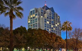 Hilton Los Angeles North-Glendale & Executive Meeting Center